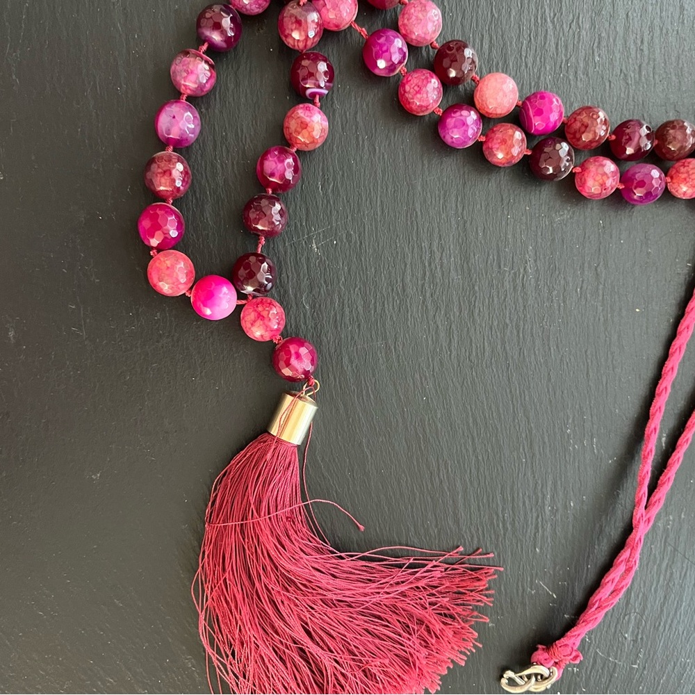 Elegant Mauve Beaded Necklace with Tassel
25” long from clasp to tassel.